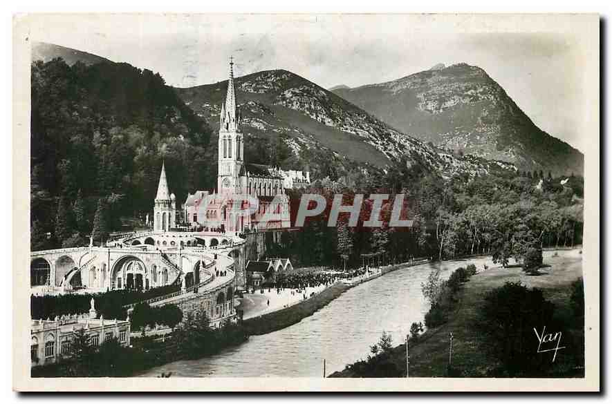 CPA Lourdes La Basilique et le Gave 
