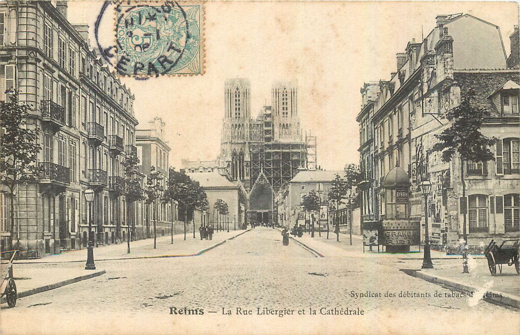 CPA Reims La Rue Libergier et la Cathedrale 