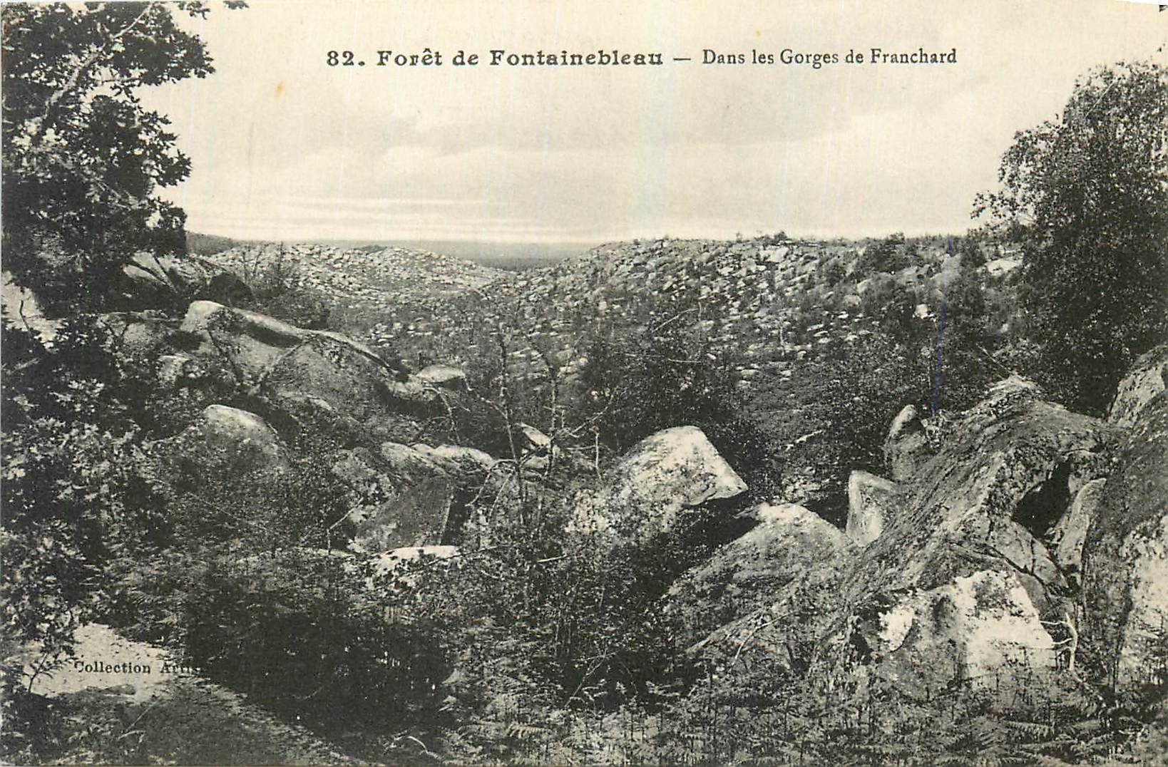 Forêt de Fontainebleau — Dans les Gorges de Franchard — Collection Artis