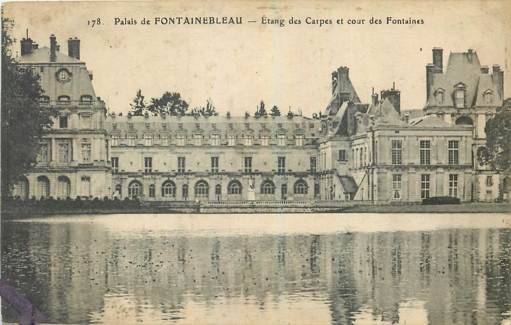 Palazzo di FONTAINEBLEAU — Laghetto delle Carpe e Cortile delle Fontane