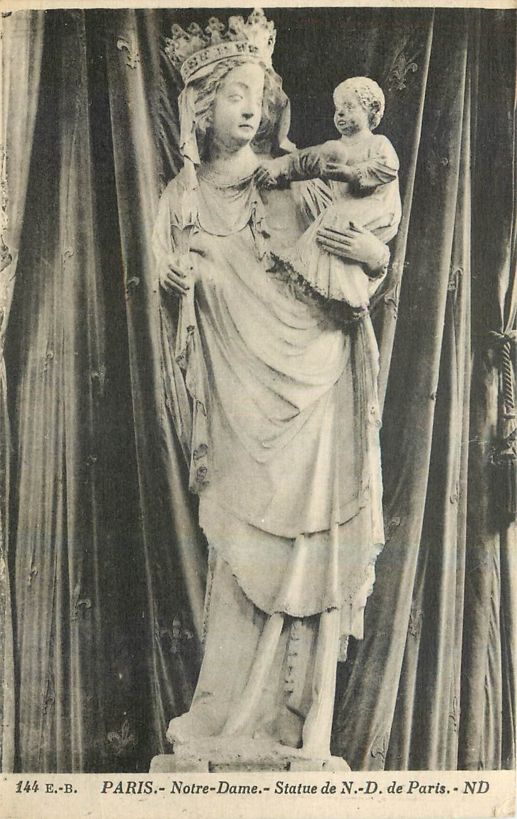 CPA Paris Notre Dame Statue de N D de Paris 