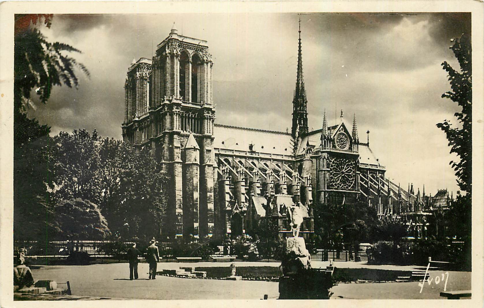 CPA Paris Notre Dame vue du square R Viviani