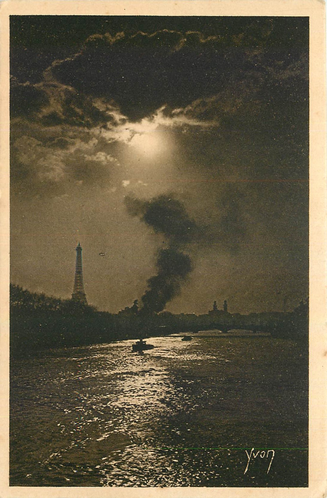 CPA Paris Clair de lune sur la Seine Tour Eiffel