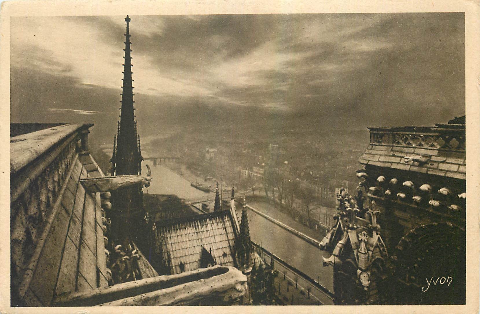 CPA Paris Notre Dame de Paris Perspective sur la Seine prise des Tours de Notre Dame cote Est 