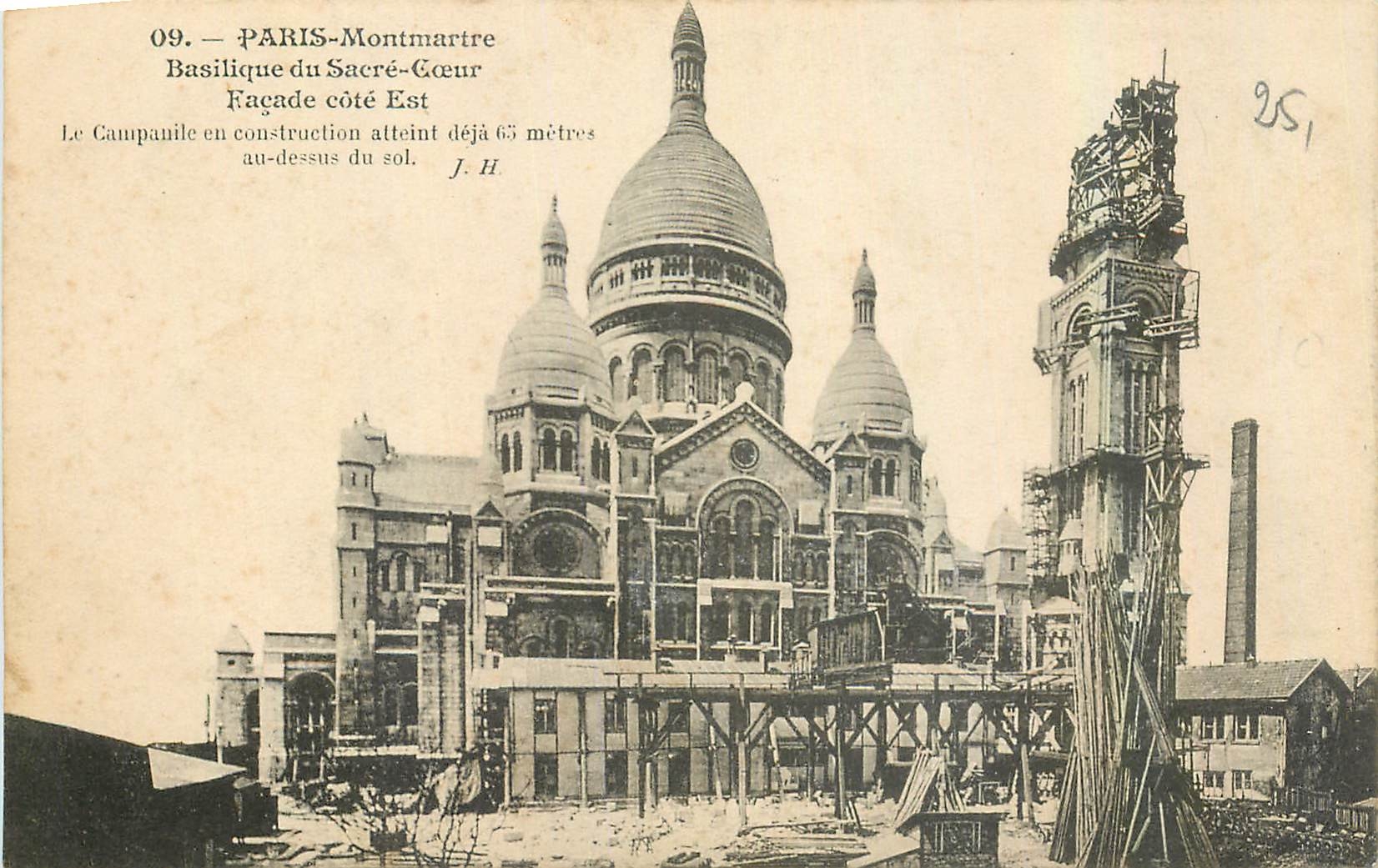 CPA Paris Montmartre Basilique du Sacre Coeur Facade cote Est Le campanile en construction