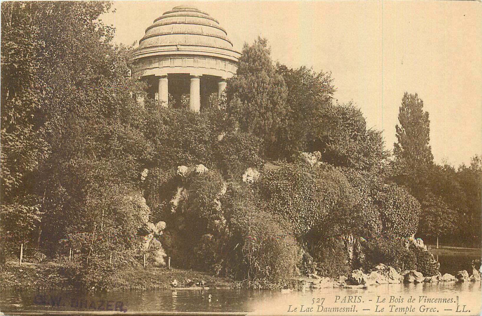 CPA Paris Le Bois de Vincennes Le Lac Daumesnil Le Temple Grec 