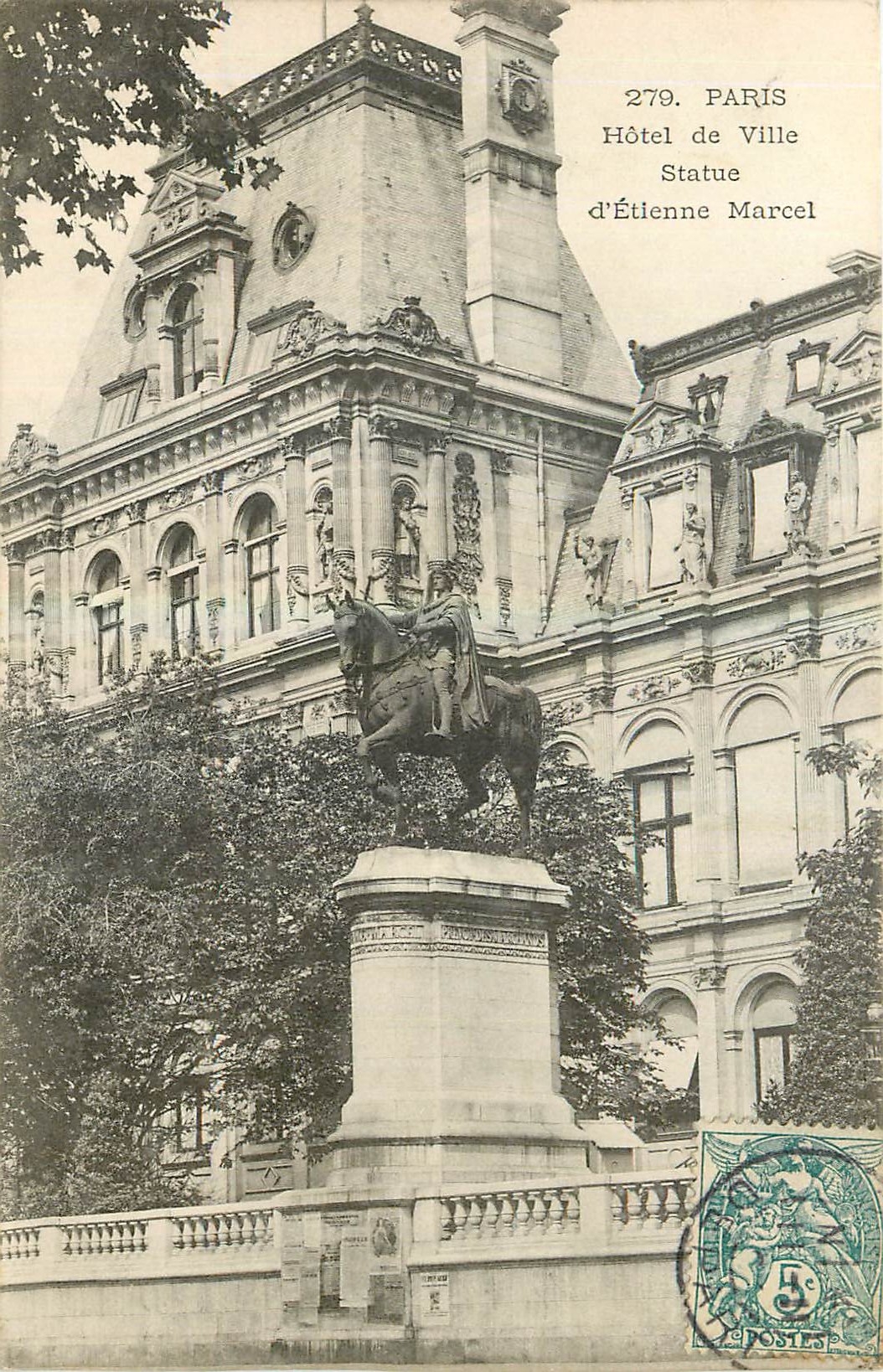 CPA Paris Hotel de Ville Statue d'Etienne Marcel 