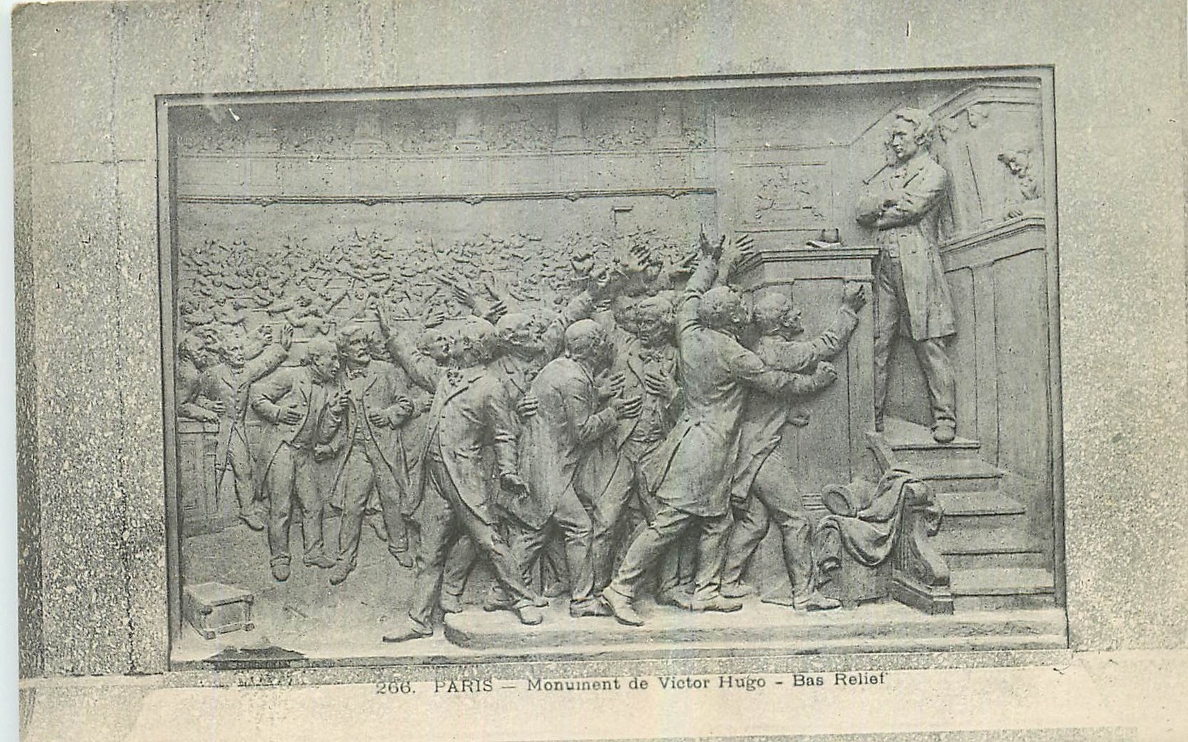 CPA Paris Monument de Victor Hugo Bas Relief 