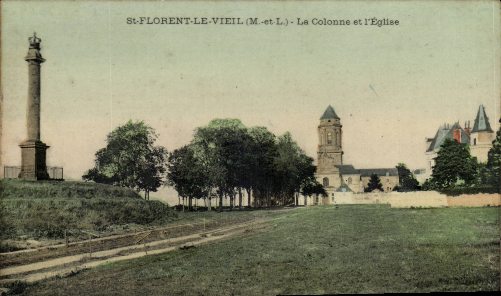 St Florent le Vieil CPA la colonne et l'eglise