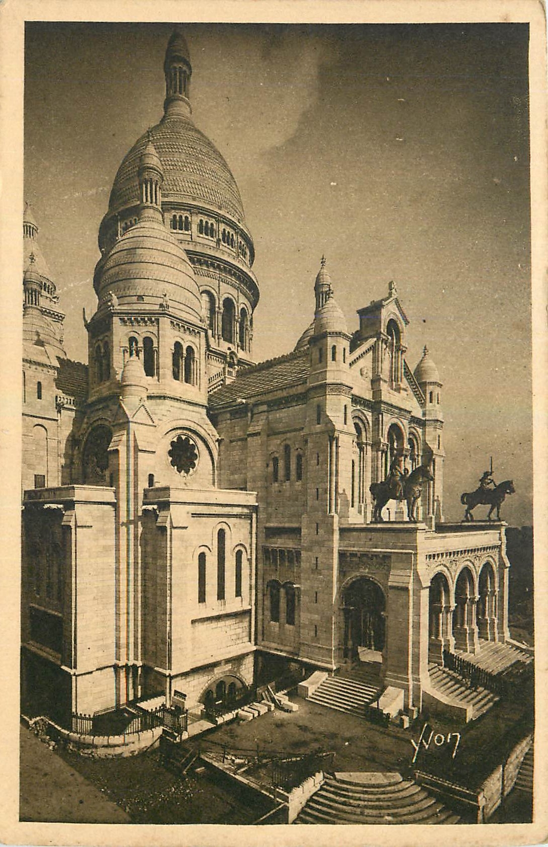 CPA Paris Ensemble de la Basilique du Sacre Coeur 