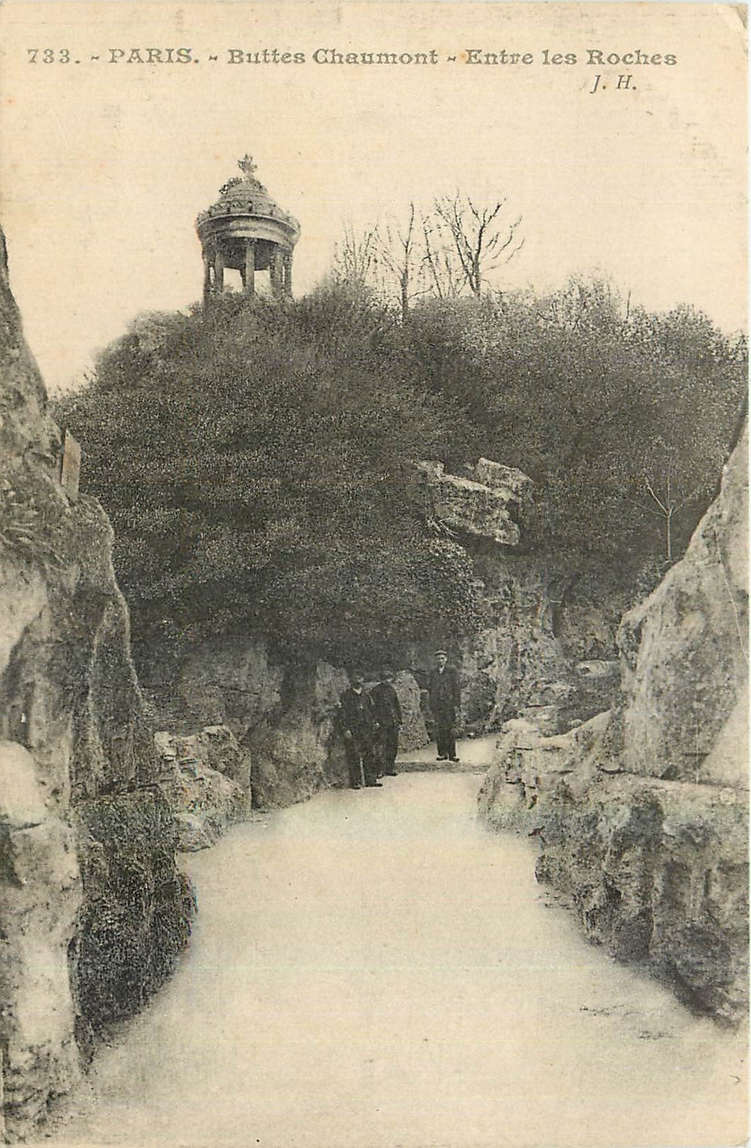 CPA Paris Buttes Chaumont Entre les Roches 
