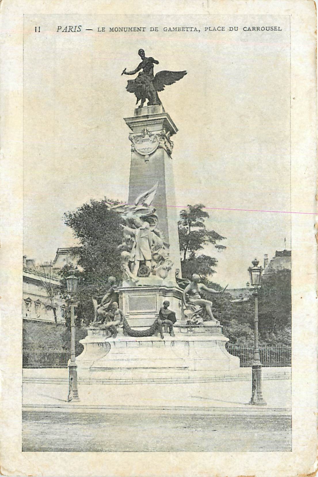 CPA Paris Le Monument de Gambetta place du Carrousel 