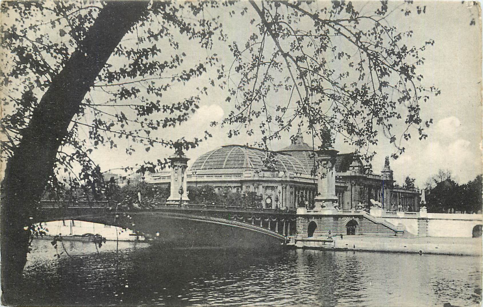 CPA Paris Le Pont Alexandre III et le Grand Palais 
