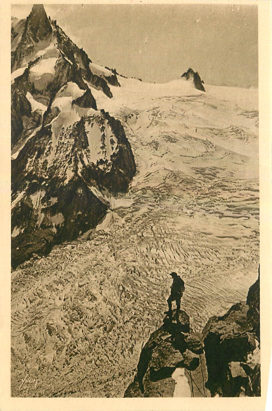 CPA La Douce France Massif du Mont Blanc Au Requin vers le Gent et le Col du Geant 