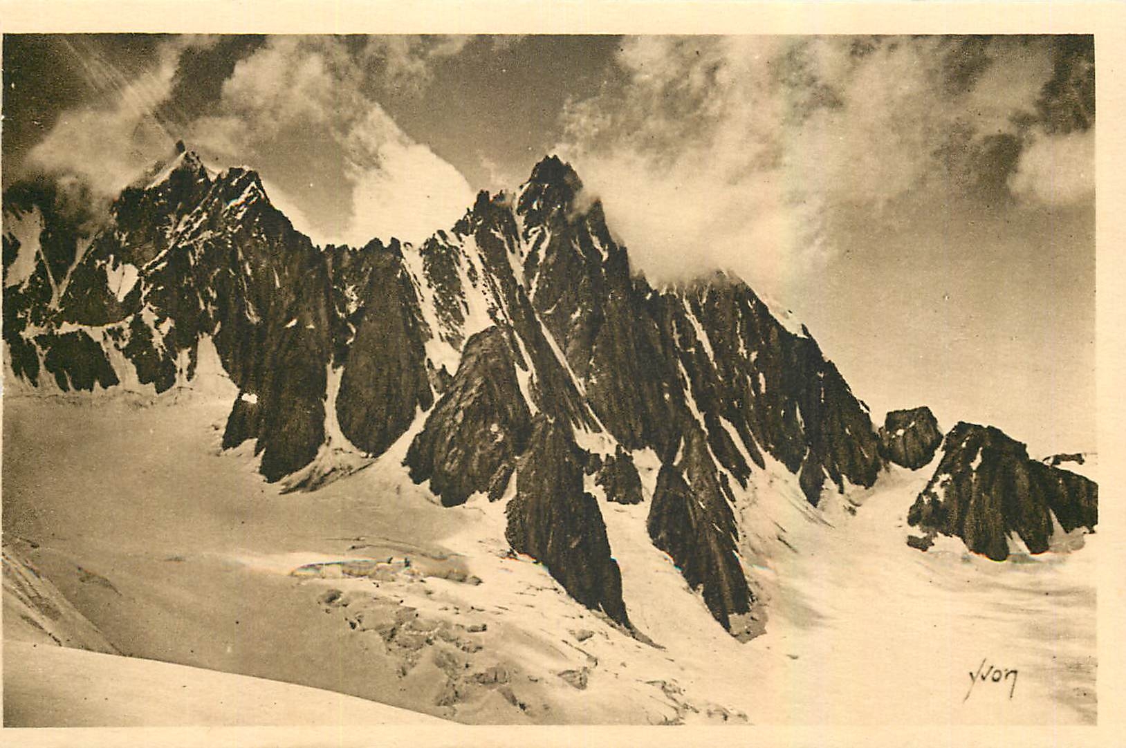 CPA La Douce France Massif du Mont Blanc Glacier du Geant La Partie superieure avec le Mont Maudit e