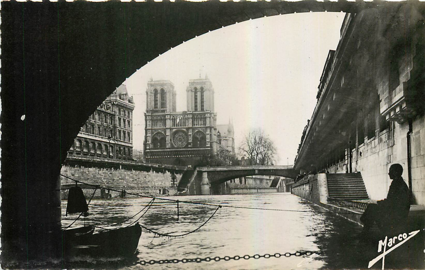 CPA Sous les Ponts de Paris Coup d'oeil Venitien sur Notre Dame 