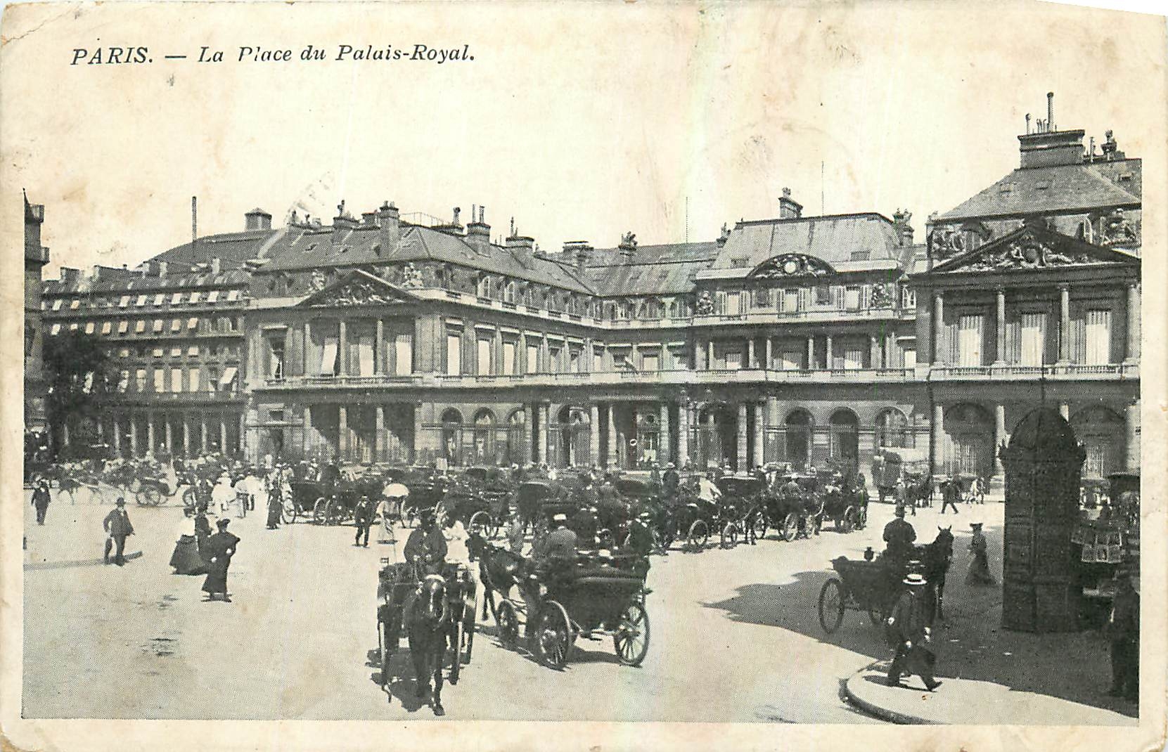 CPA Paris La Place du Palais Royal 