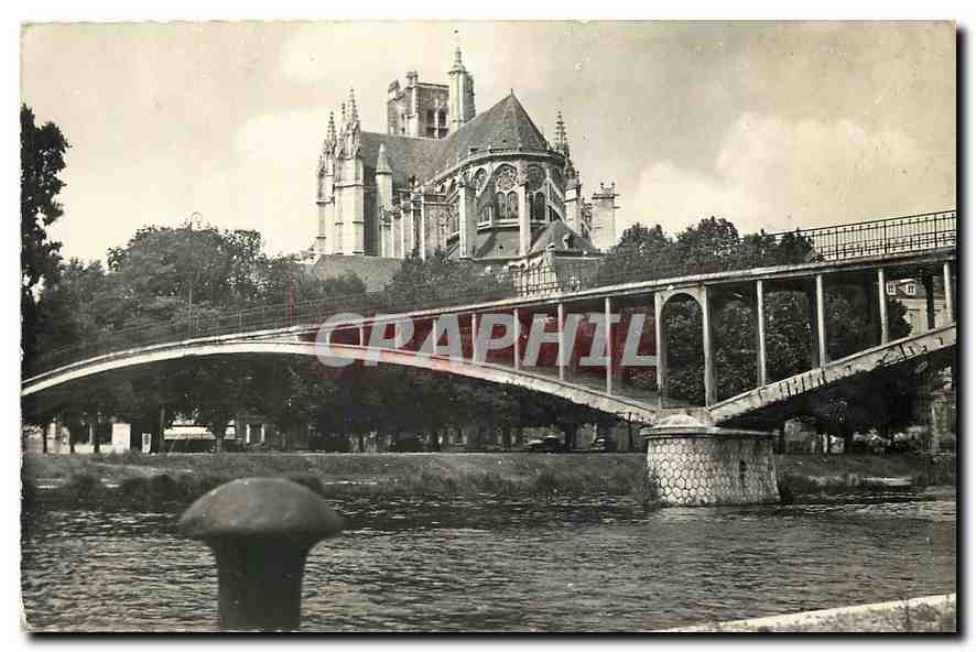 CPM Auxerre Yonne La Cathedrale prise des bords de l'Yonne 