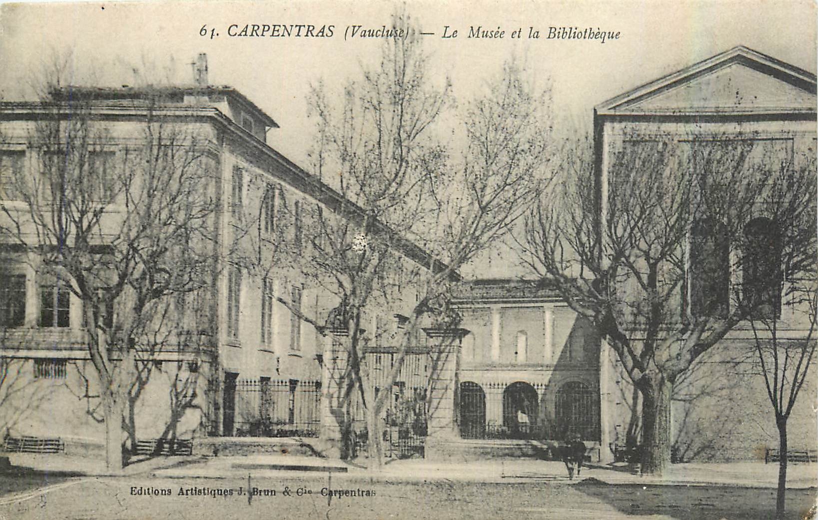 CPA Carpentras Vaucluse Le Musee et la Bibliotheque 