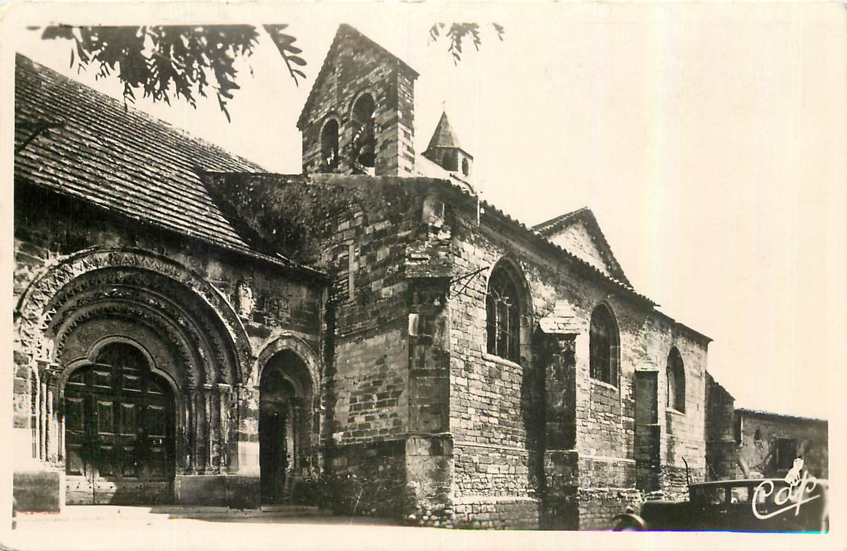 CPA Valreas Le Portail et le clocher de l'eglise 