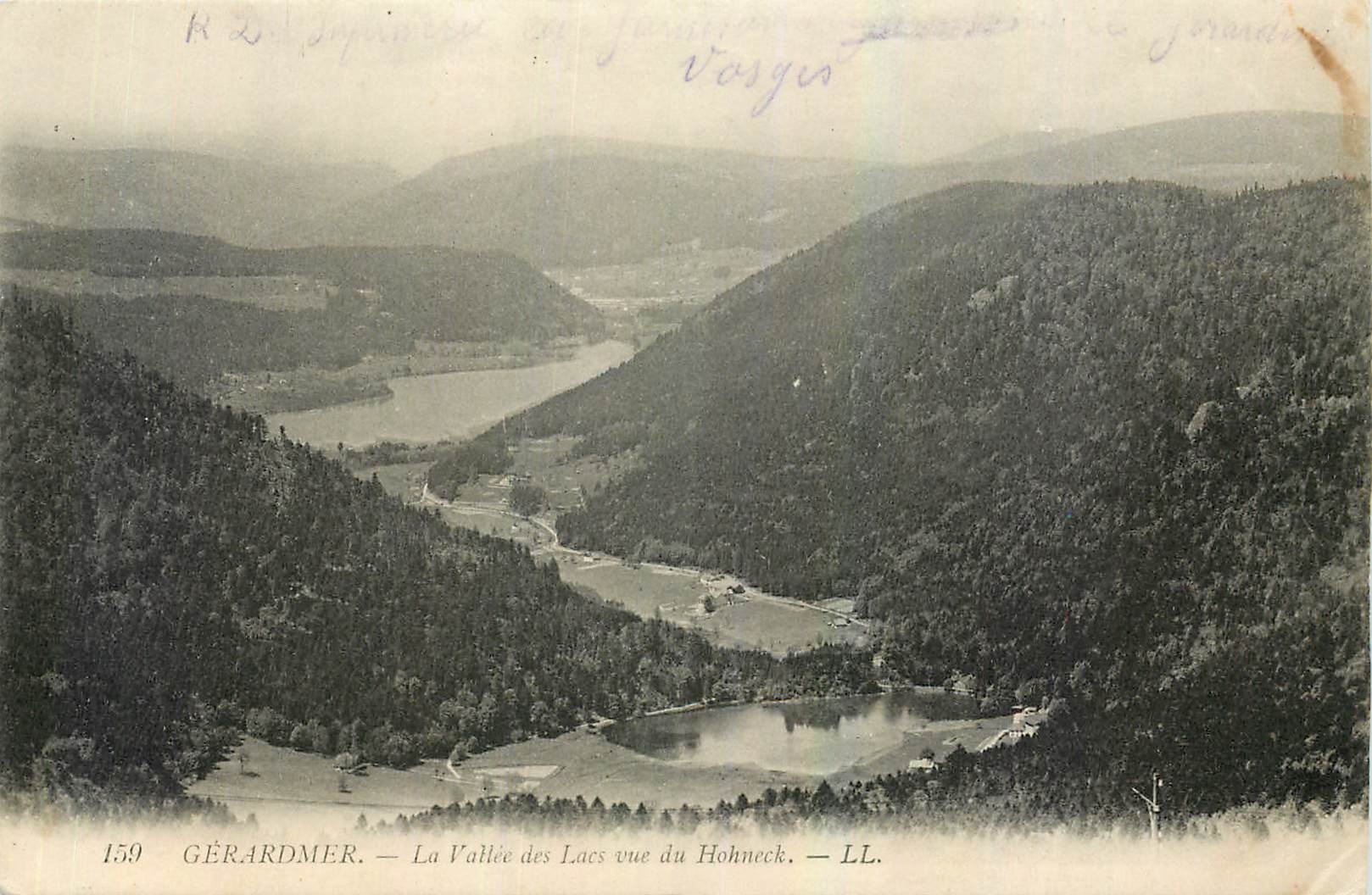 CPA Gerardmer La l'allee des Lacs vue du Hohneck 