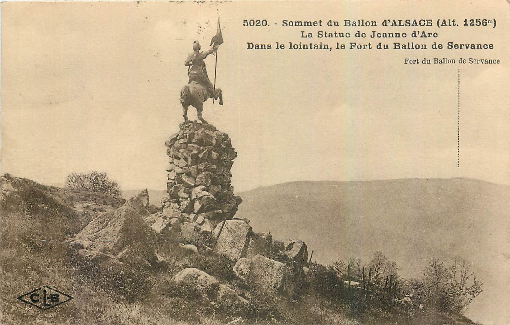 CPA Sommet du Ballon d'Alsace La Statue de Jeanne d'Arc Dans le lointain le Fort du Ballon de Servan