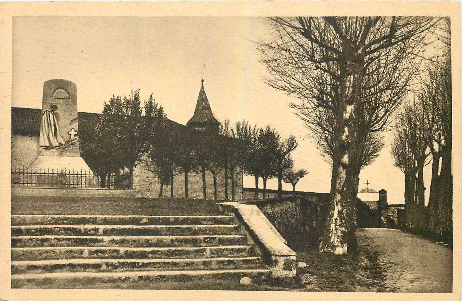 CPA St Leonard Hte V Monument aux Morts Vieille Chapelle de Champenain 