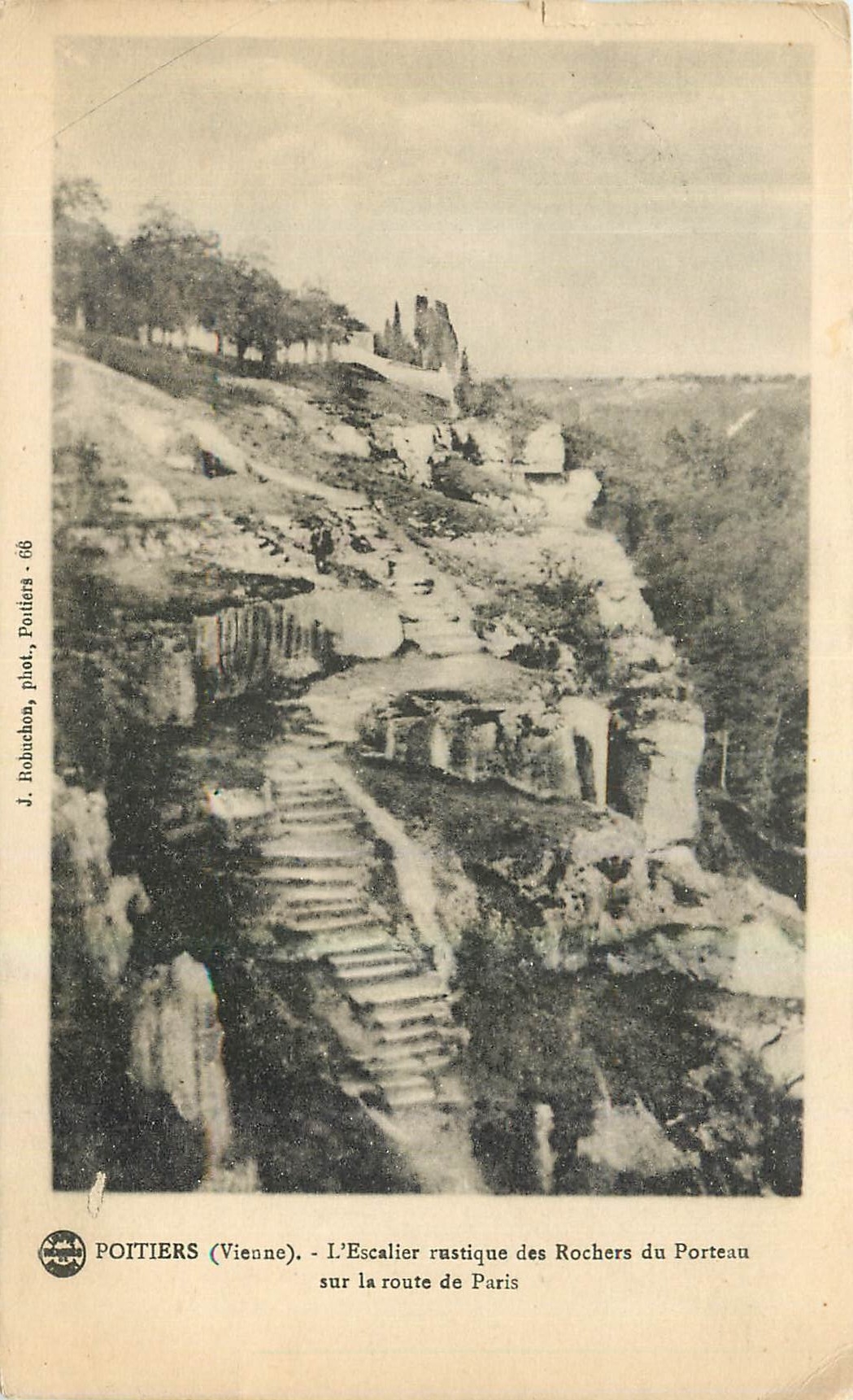 CPA Poitiers Vienne l'Escalier rustique des Rochers du Porteau sur la route de Paris 