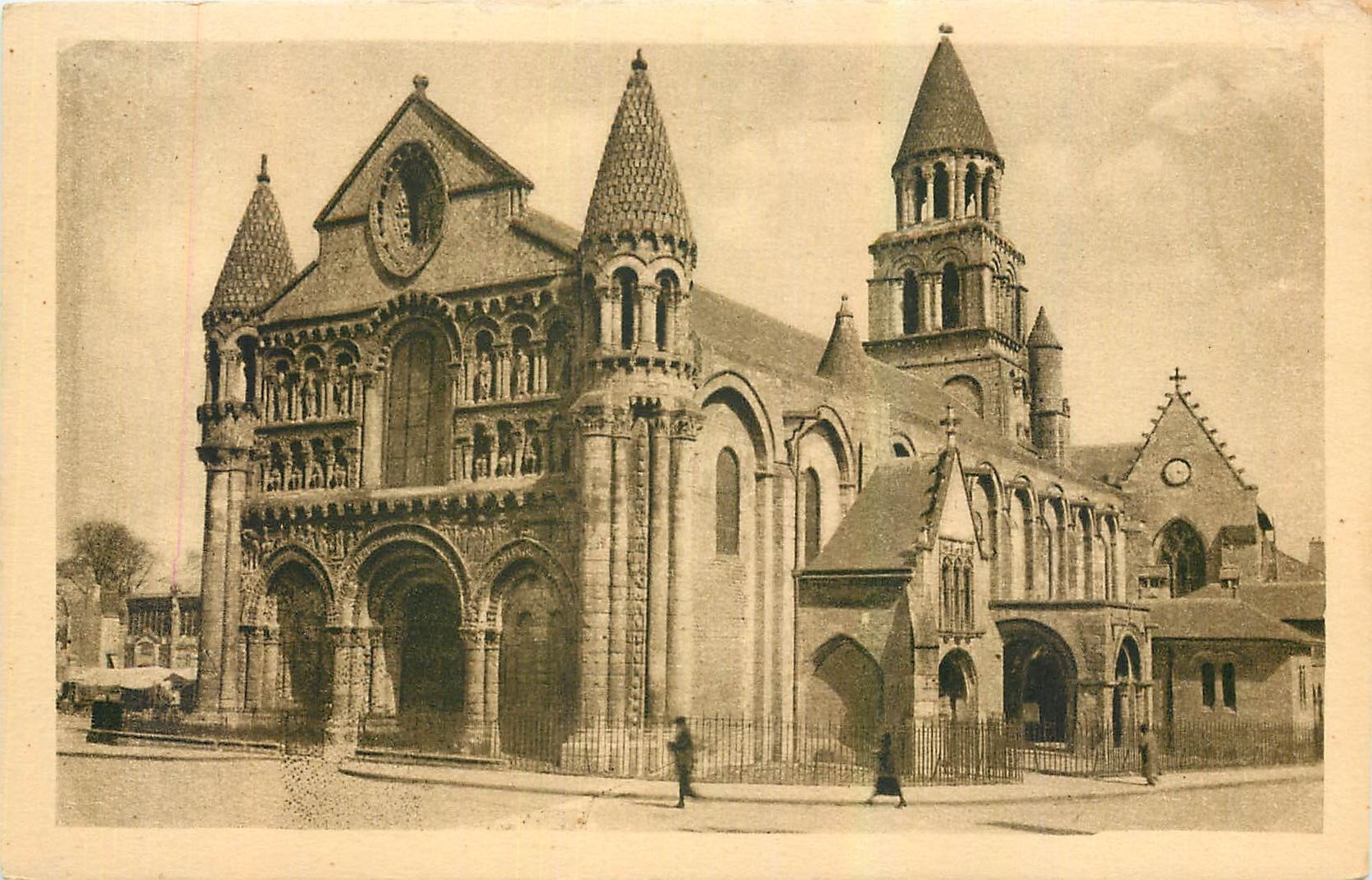 CPA Poitiers Vienne Eglise Notre Dame la Grande 