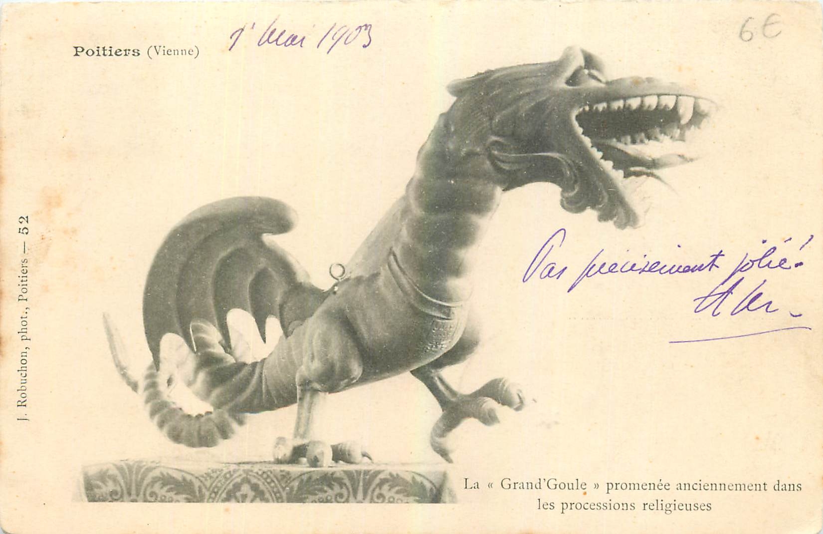 CPA Poitiers Vienne La Grand Coule promnee anciennement dans les processions religieuses 