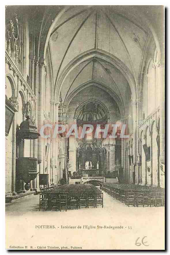 CPA Poitiers Interieur de l'Eglise Ste Radegonde 