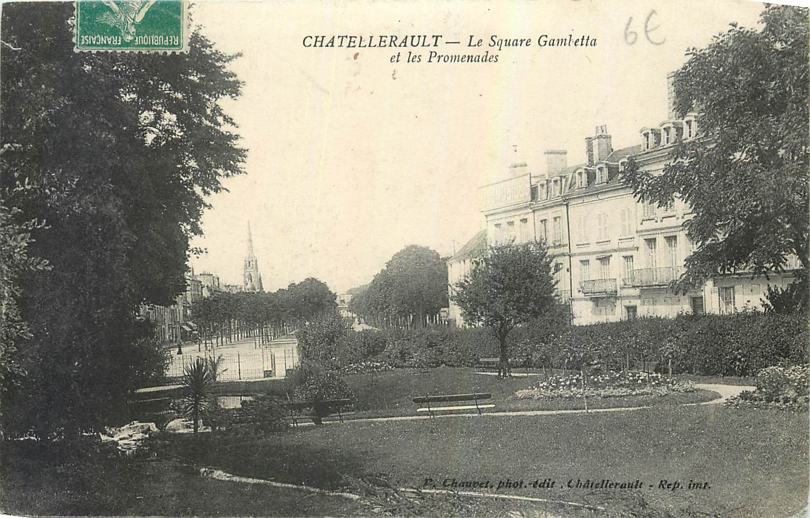 CPA Chateallerault Le Square Gambetta et les Promenades 