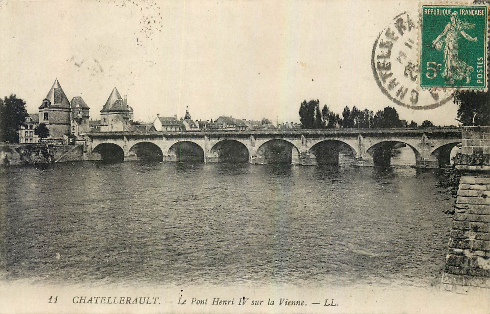 CPA Chatellerault Le Pont Henri IV sur la Vienne 