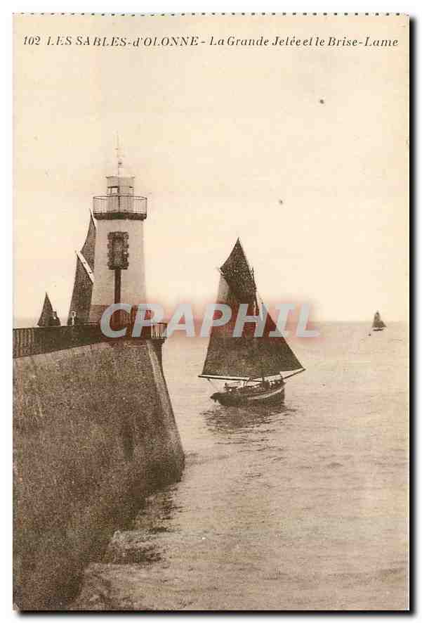 CPA Les Sables d'Olonne La Grande Jetee le Brise Lame Bateau Phare