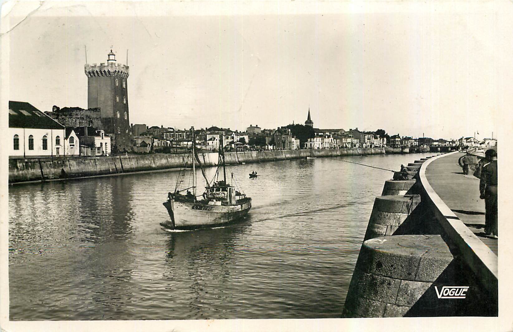 CPA Les sables d'Olonne La Chaume La Tour d'Arundel Bateau