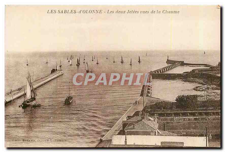 CPA Les Sables d'Olonne Les deux Jetees vues de la Chaume 