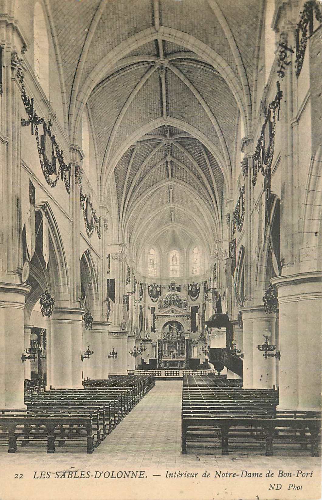 CPA Les Sables d'Olonne Interieur de Notre Dame du Bon Port