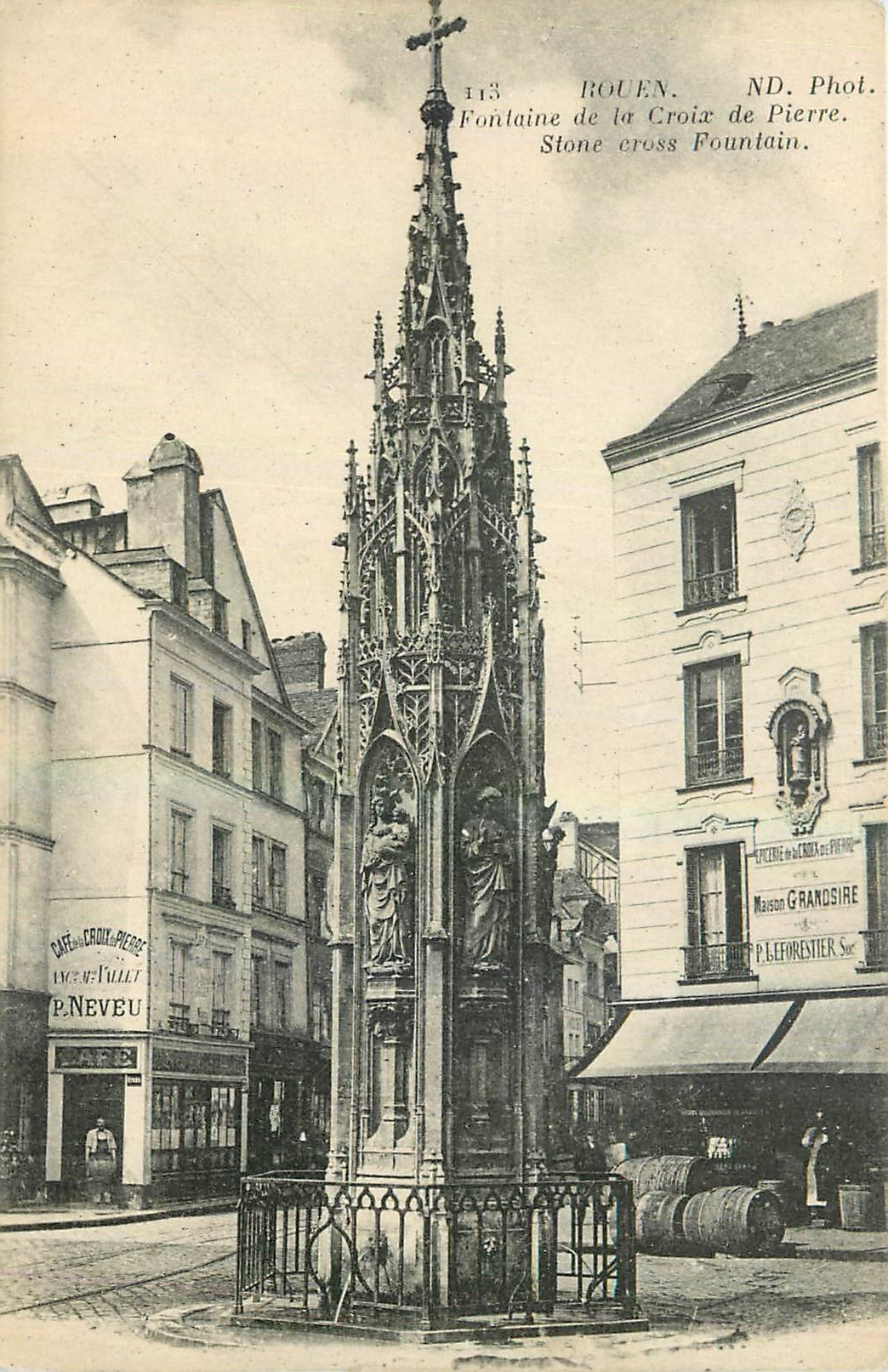 CPA Rouen Fontaine de la Croix de pierre 