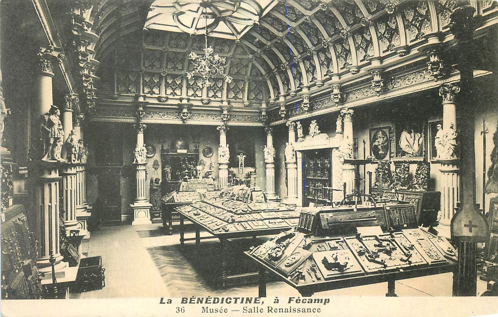 CPA La Benedictine a Fecamp Musee Sallee Rennaissance 