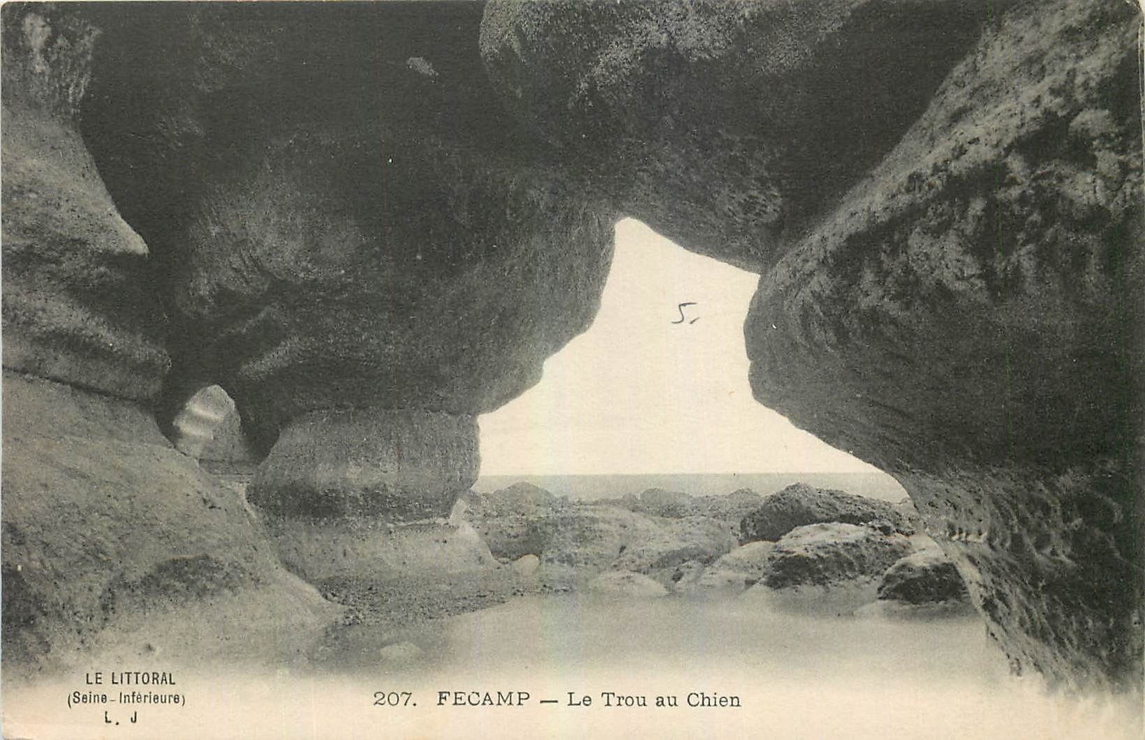 CPA Fecamp Le Trou au Chien 