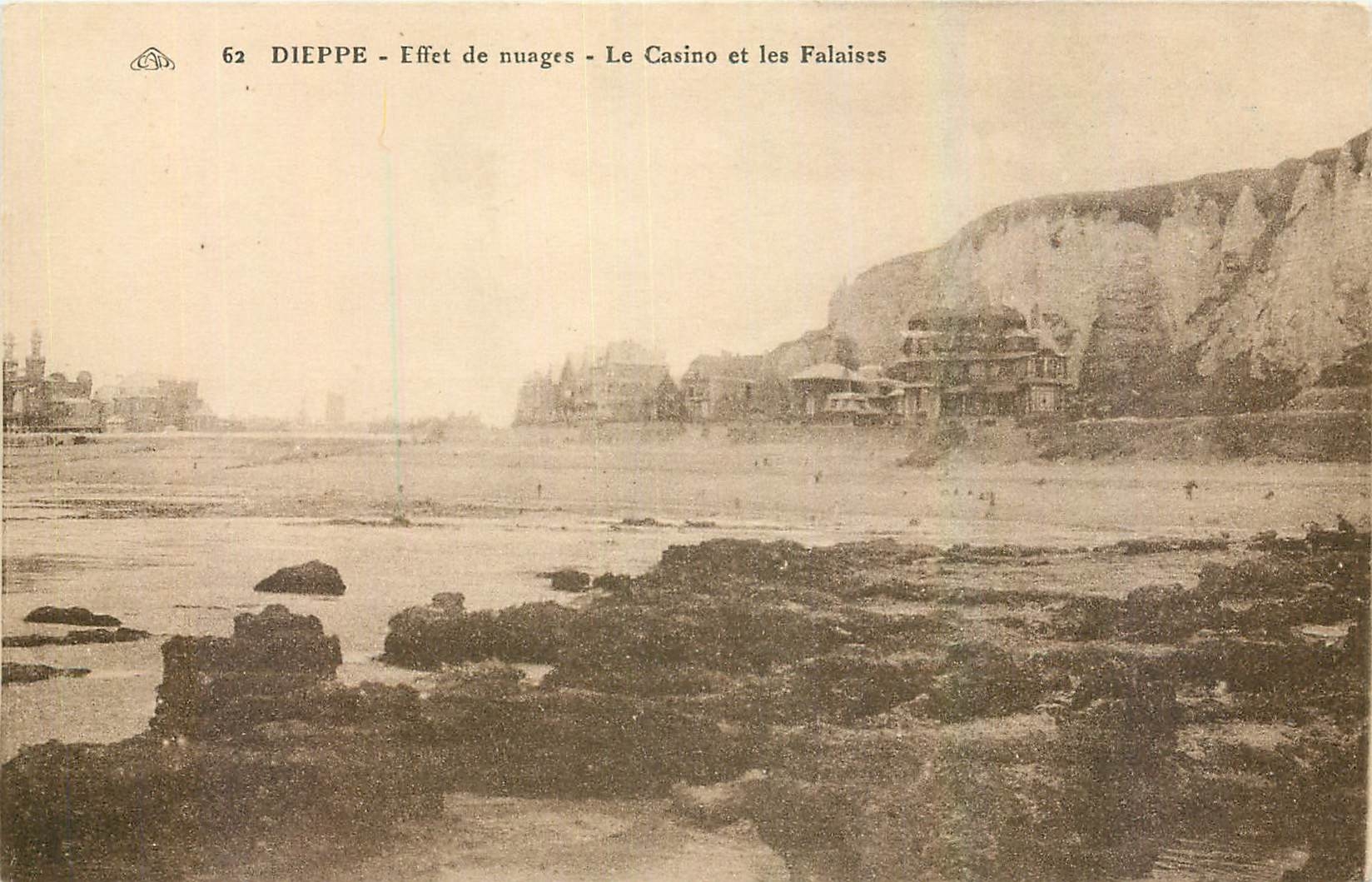 CPA Dieppe Effet de nuages Le casino et les falaises