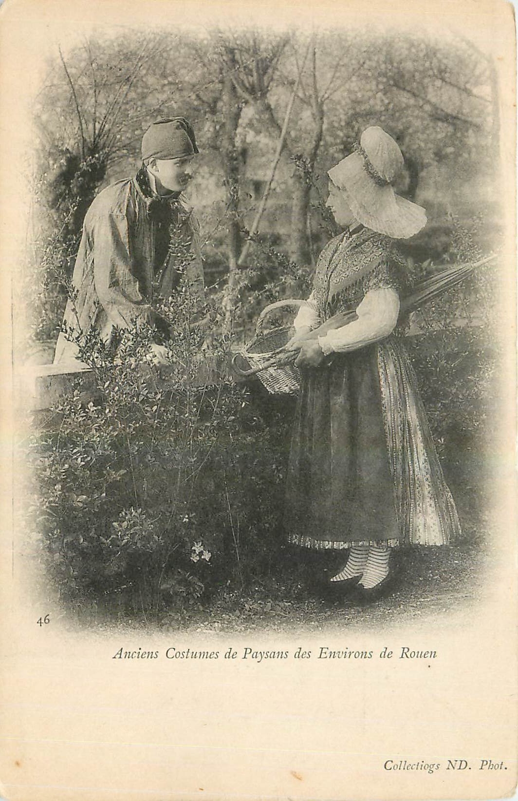 CPA Anciens Costumes de Paysans des Environs de Rouen Folklore