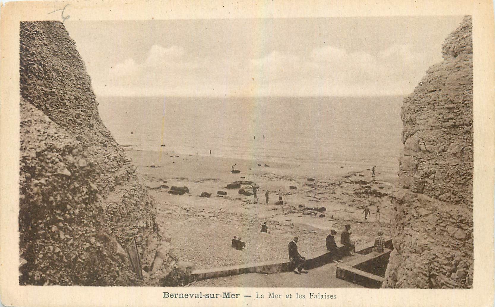 CPA Berneval sur Mer La Mer et les Falaises 