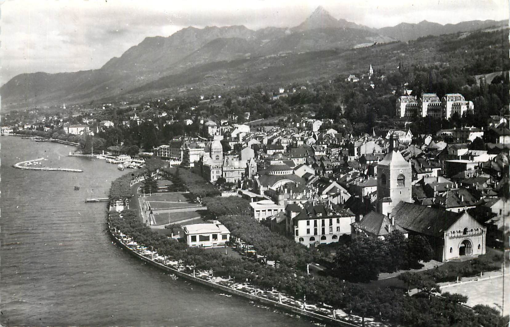 Évian-les-Bains — General aerial view and the Dent d'Oche (2.225 m.) — J. Cellard, Lyon