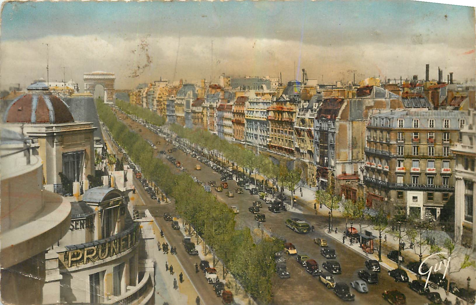 CPA Paris Et ses Merveilles Avenue des Champs Elysees 
