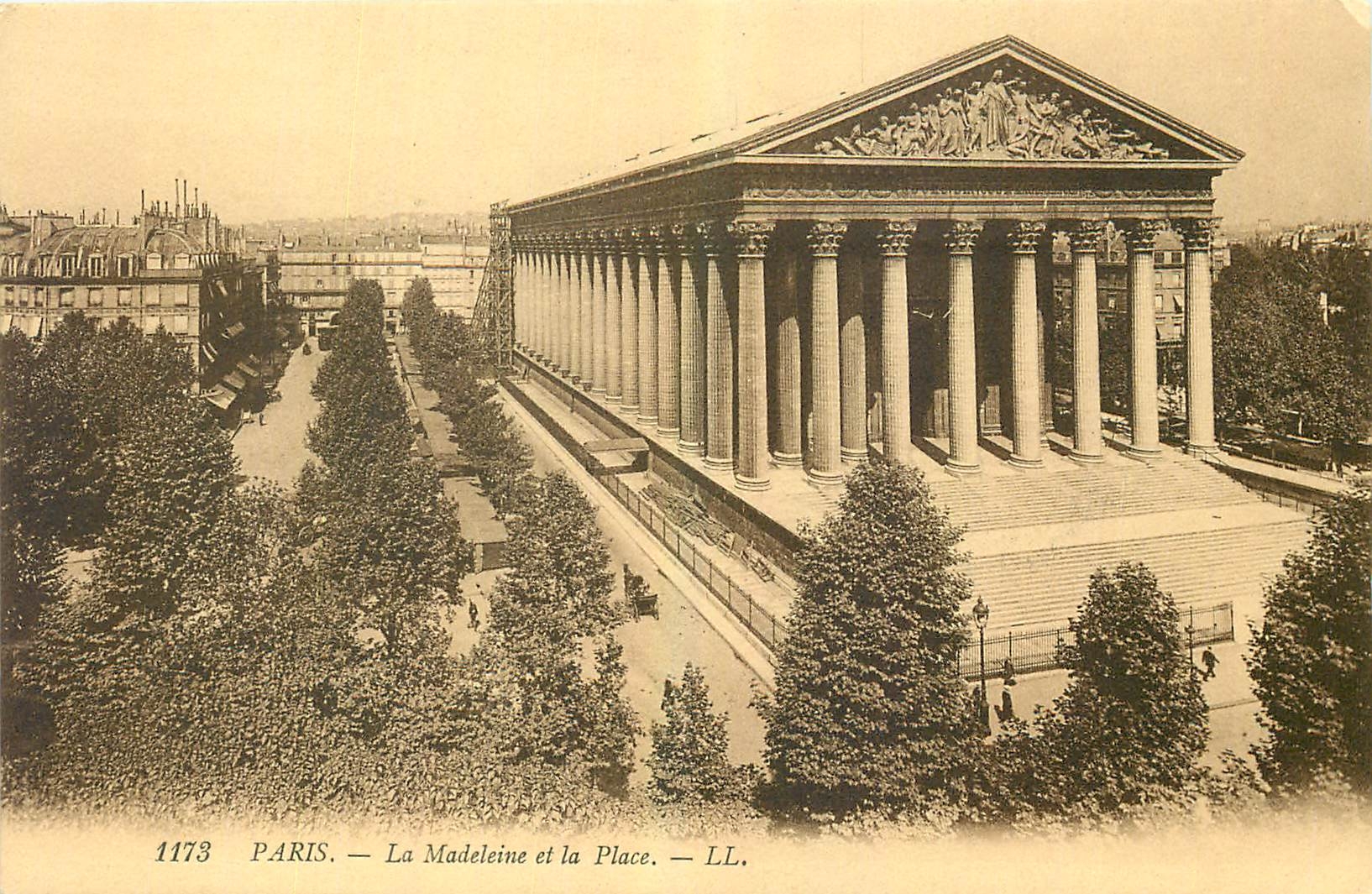 CPA Paris La Madeleine et la Place 