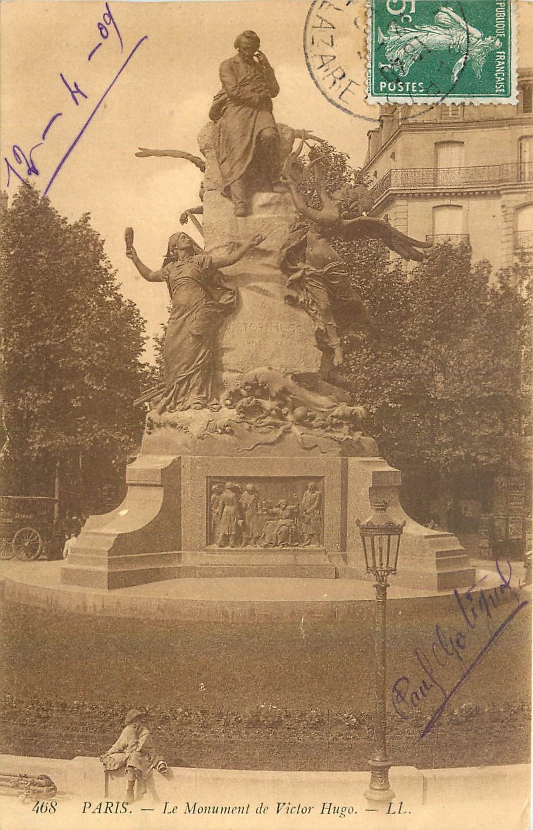 CPA Paris Le Monument de Victor Hugo 