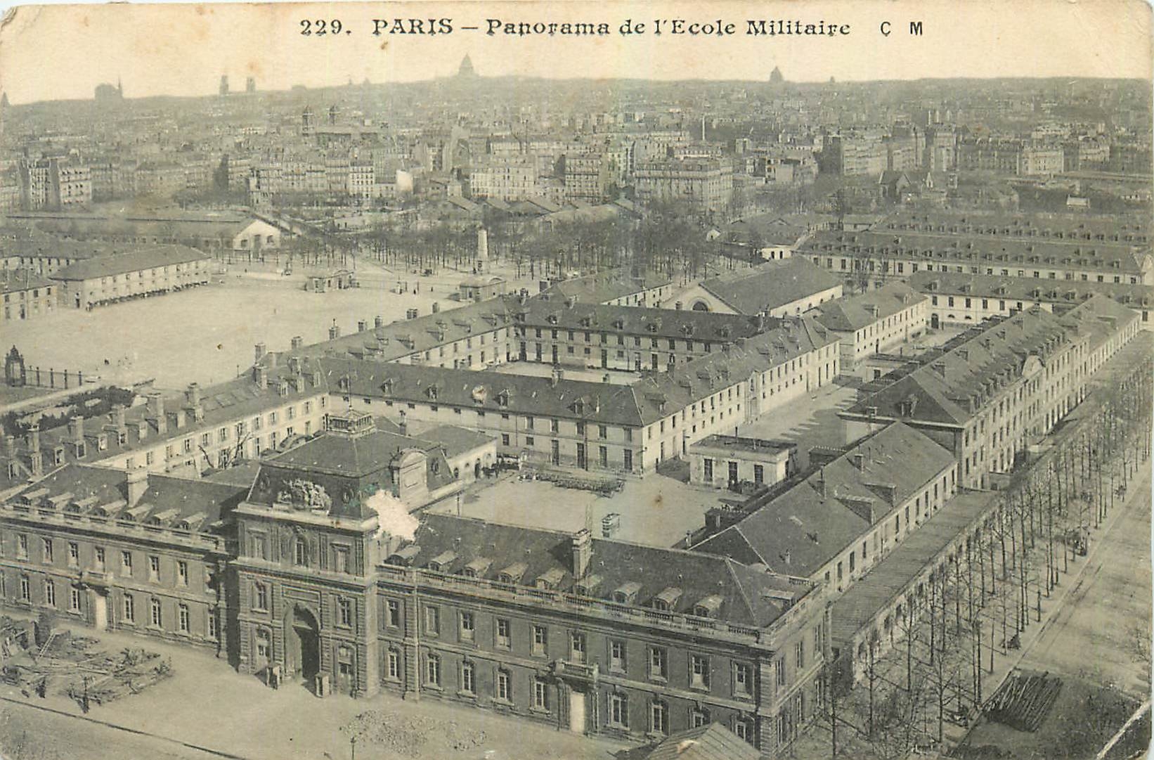 CPA Paris Panorama de l'Ecole Militaire Militaria