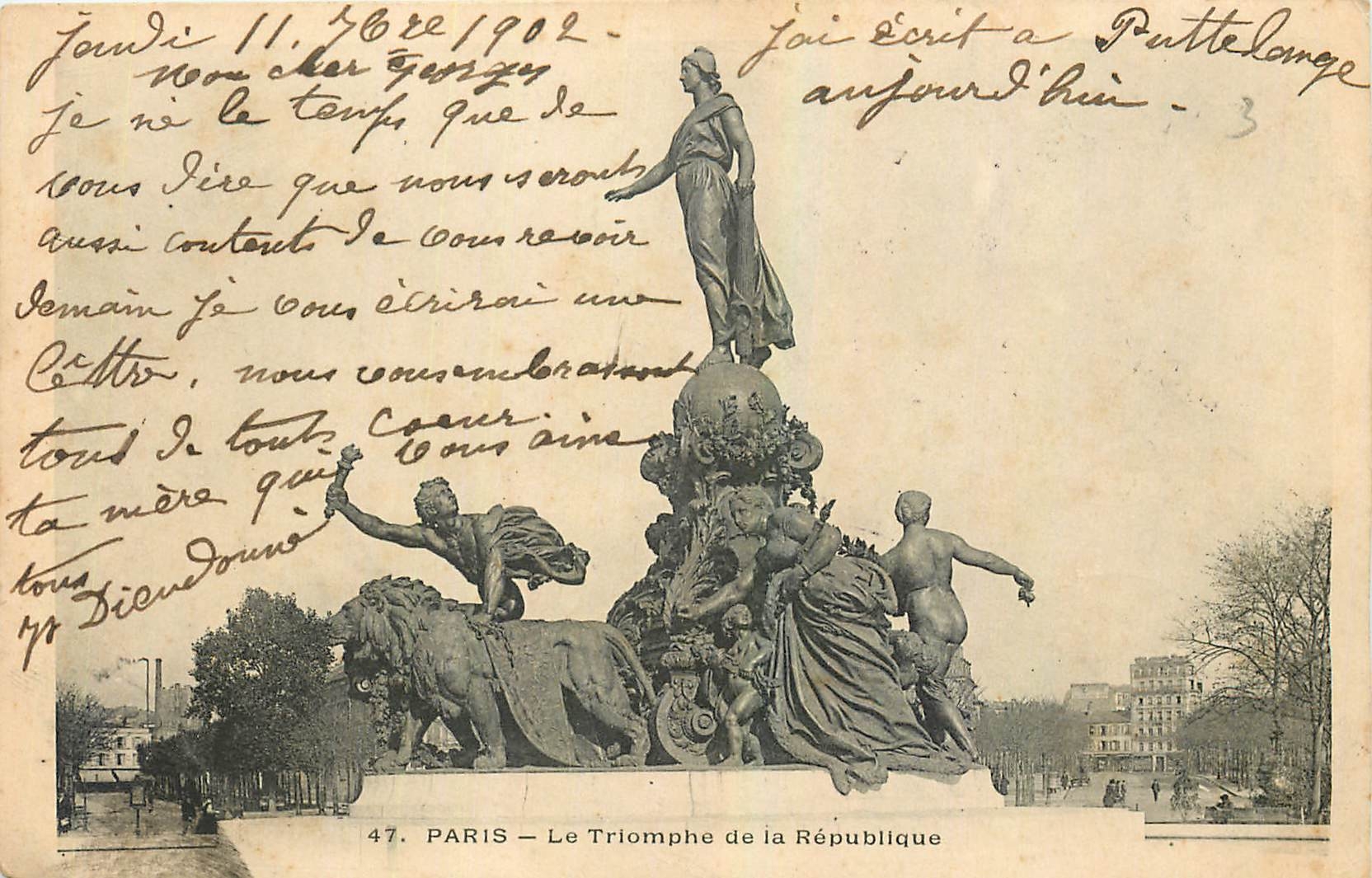 CPA Paris Le Triomphe de la Republique Lion