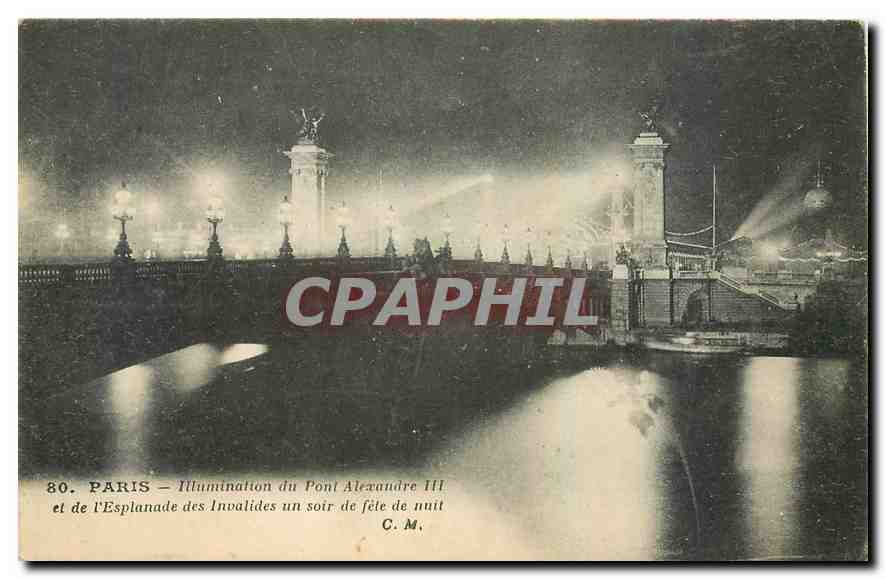CPA Paris Illumination du Pont Alexandre III et de l'Esplanade des Invalides un soir de fete de nuit